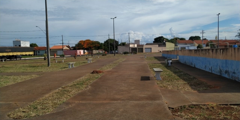 A Prefeitura de Araguari, através da Secretaria de Serviços Urbanos executa vários trabalhos de limpeza de logradouros públicos da cidade. Os serviços de poda e capina foram feitos na maioria dos canteiros e praças e vários outros estão programados para execução ainda este mês.