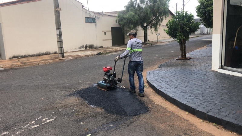 A Prefeitura de Araguari, através da Secretaria de Obras informa sobre operação tapa-buracos realizada nesta quinta-feira (07)