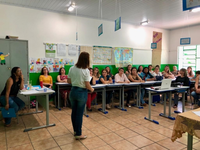 A Prefeitura de Araguari, por meio da Secretaria de Educação, realizou no sábado (28), o Curso de Oficinas Pedagógicas para professores e especialistas que trabalham com turmas de 5º ao 9º ano do ensino fundamental. 