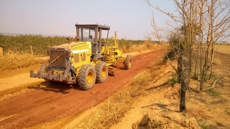 A Prefeitura de Araguari, por meio da Secretária de Obras trabalha em mais um esforço para manter a malha vicinal do município em condições satisfatórias de utilização. Nos últimos dias, a Secretaria de Obras avançou no seu cronograma e realizou benfeitorias em diversas estradas, que atendem comunidades rurais de Araguari.