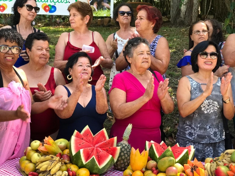 O Dia Internacional do Idoso é comemorado anualmente no dia primeiro de outubro. Este dia foi instituído em 1991 pela ONU - Organização das Nações Unidas, e tem como objetivo sensibilizar a sociedade para as questões do envelhecimento e da necessidade de proteger e cuidar a população mais idosa. A mensagem do dia do idoso é passar mais carinho aos idosos, muitas vezes esquecidos pela sociedade e pela família.