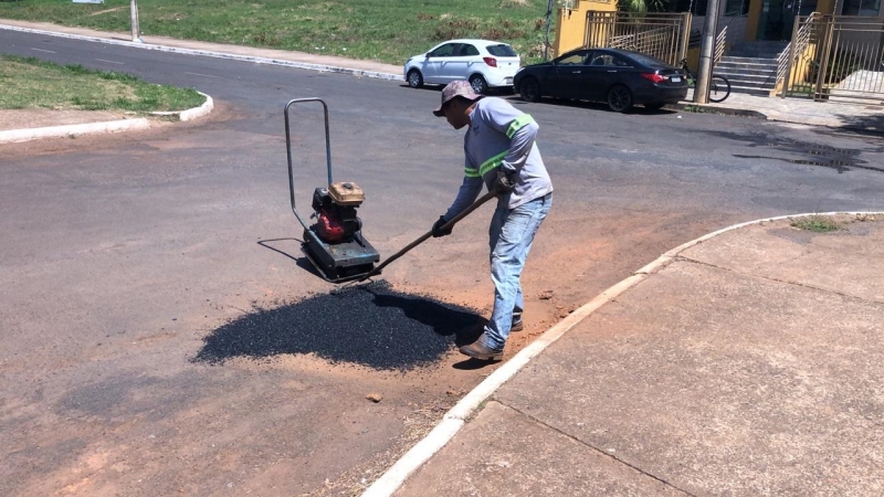 A Prefeitura de Araguari, através da Secretaria de Obras retomou os trabalhos do serviço tapa-buracos em Araguari. Devido ao trabalho prestado ao longo do primeiro semestre, as vias estão apresentando boa qualidade de tráfego.