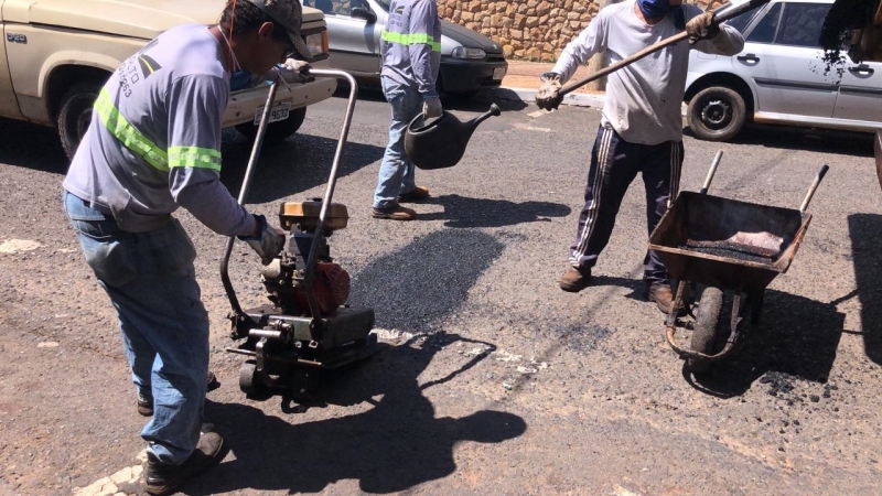 A Prefeitura de Araguari, através da Secretaria de Obras retomou os trabalhos do serviço tapa-buracos em Araguari. Devido ao trabalho prestado ao longo do primeiro semestre, as vias estão apresentando boa qualidade de tráfego.