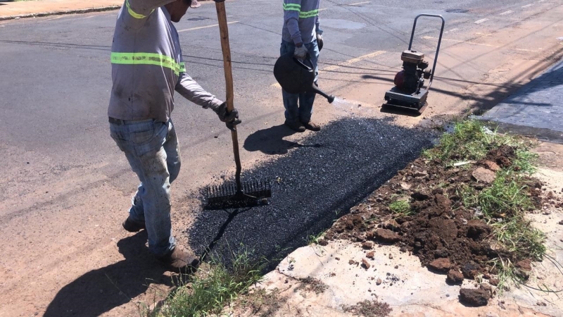 A Prefeitura de Araguari, através da Secretaria de Obras informa sobre operação tapa-buracos realizada nesta terça-feira (15)