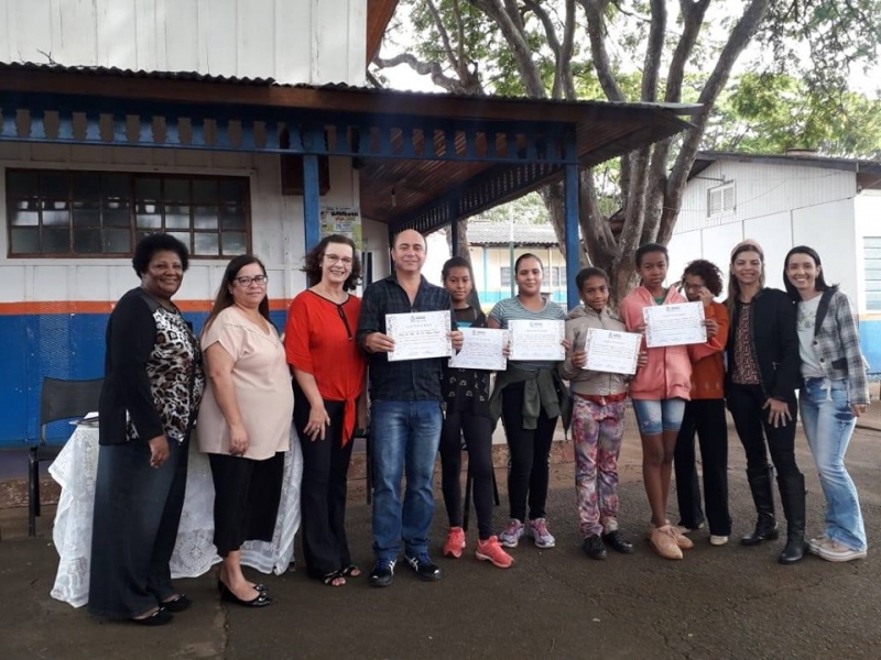 A Prefeitura de Araguari através da Secretaria de Educação e do Departamento Pedagógico desenvolveu nos Centros Educacionais Municipais o Concurso “ESCOLAS DE VALORES” com os alunos do Fundamental I e II, tendo como tema “VALORES E CONHECIMENTOS”.