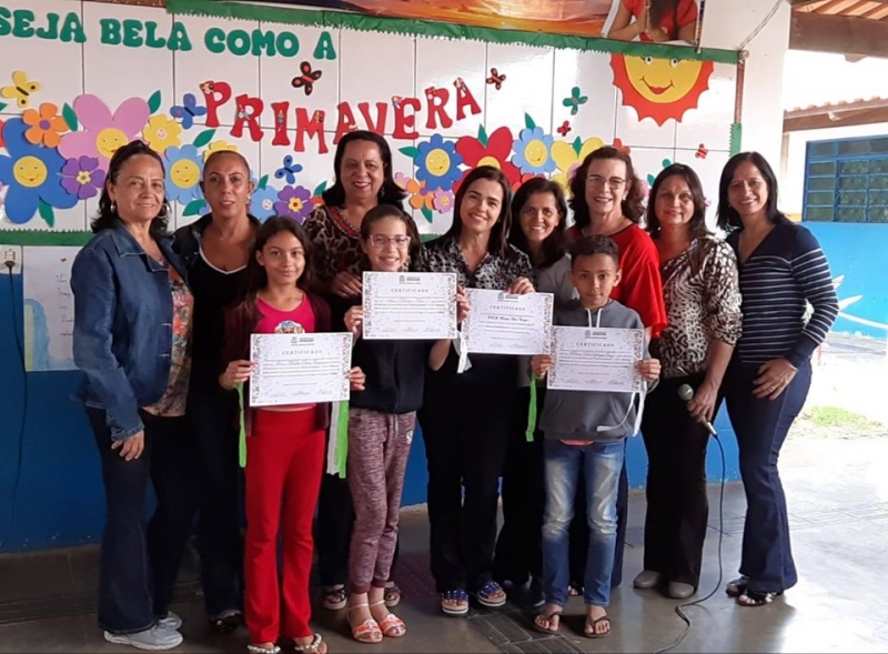 A Prefeitura de Araguari através da Secretaria de Educação e do Departamento Pedagógico desenvolveu nos Centros Educacionais Municipais o Concurso “ESCOLAS DE VALORES” com os alunos do Fundamental I e II, tendo como tema “VALORES E CONHECIMENTOS”.