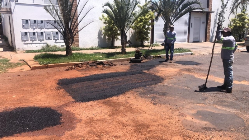 A Prefeitura de Araguari, através da Secretaria de Obras informa sobre operação tapa-buracos realizada nesta quarta-feira (16)