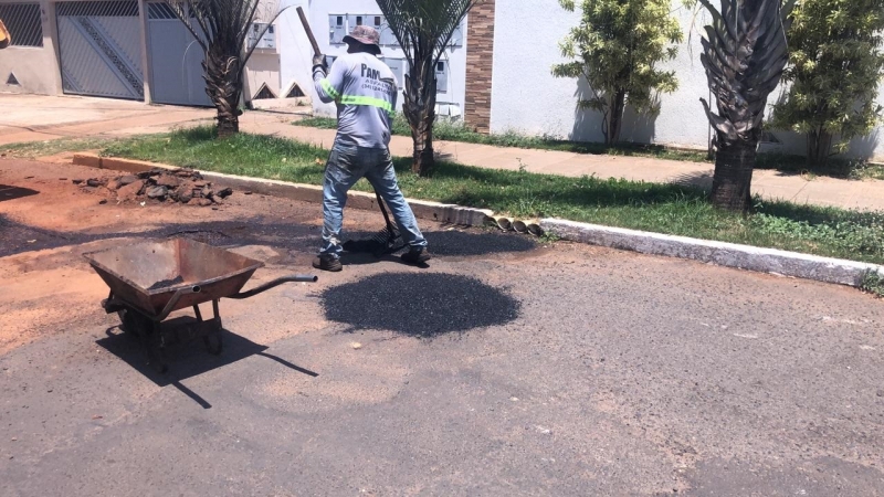 A Prefeitura de Araguari, através da Secretaria de Obras informa sobre operação tapa-buracos realizada nesta quarta-feira (16)