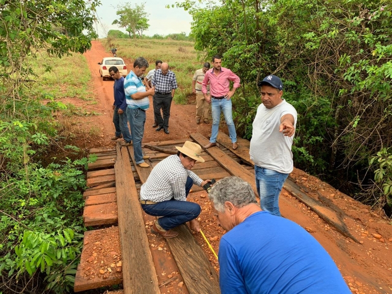 O Prefeito Marcos Coelho visitou na manhã de hoje (21), três pontos importantes da zona rural do município. Acompanhado pelo Vereador Claudio Coelho (SD), pelo Secretário de Obras, Expedito Castro Júnior e do Superintendente da Superintendência de Água e Esgoto, André Reis.