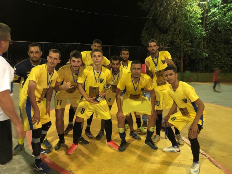 A Prefeitura de Araguari, por meio da Secretaria de Esportes e Juventude realizaram na sexta-feira (18), a final do Torneio de Futsal no Distrito de Piracaíba. Uma grande festa marcou a final, que contou com bom público. A quadra esportiva da comunidade recebeu três partidas. Sendo uma de futsal feminino, decisão do terceiro lugar e o jogo principal.