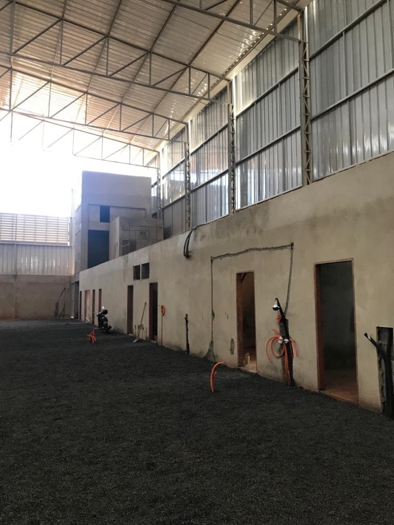 Foram retomadas no mês de outubro, as obras do CIE (Centro de Iniciação Esportiva), equipamento esportivo que está sendo construído pela Prefeitura de Araguari, no Bairro Goiás parte alta. Os serviços nesta obra estavam paralisados desde dezembro de 2018.