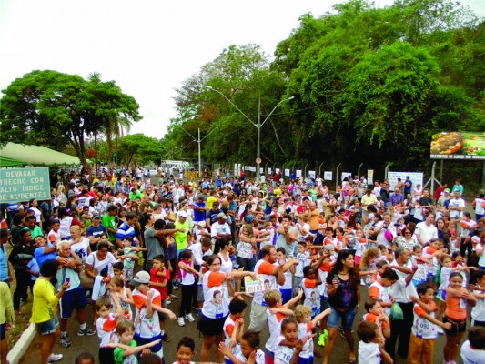 A Prefeitura de Araguari, através da Secretaria de Políticas Sobre Drogas realiza neste sábado (26), a “Maratoninha Viva Livre 2019”. Evento tradicional e que será mais uma vez realizado ao entorno do Bosque John Kennedy.