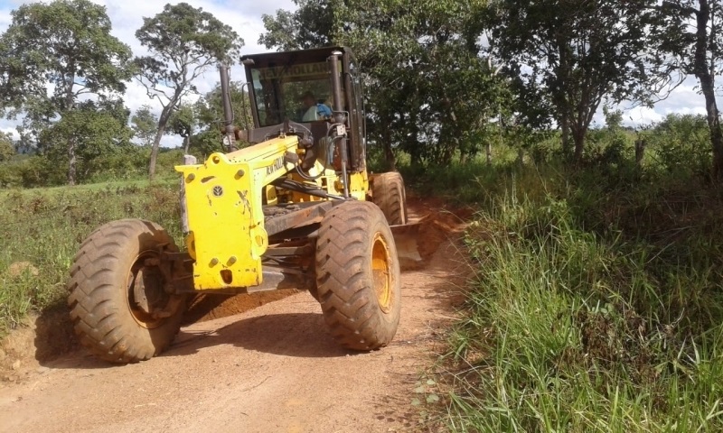 A Prefeitura de Araguari, através da Secretaria de Obras, segue com trabalhos sendo executados nas estradas rurais da zona rural do município. O cronograma estabelecido vem sendo cumprido com serviços de recuperação das estradas sendo disponibilizados em várias regiões.