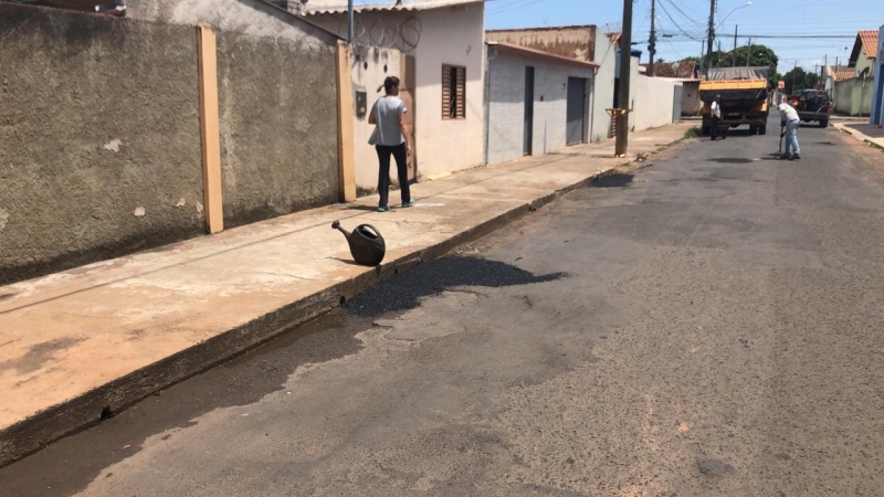 A Prefeitura de Araguari, através da Secretaria de Obras informa sobre operação tapa-buracos realizada nesta quarta-feira (30)