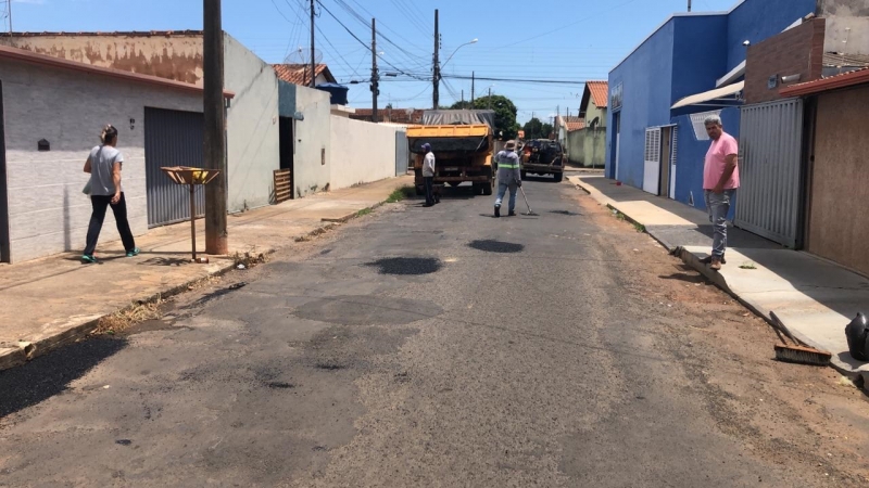 A Prefeitura de Araguari, através da Secretaria de Obras informa sobre operação tapa-buracos realizada nesta quarta-feira (30)