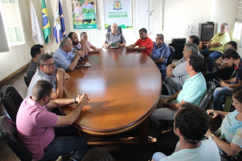 Foram empossados nesta quarta-feira (30), em solenidade realizada às 16 horas no Palácio dos Ferroviários, os membros da comissão do Conselho Municipal de Desenvolvimento Rural Sustentável (CMDRS). Trata-se de um órgão deliberativo que tem a função de definir os interesses municipais e regionais, além de elaborar políticas públicas que também são apoiadas pelo Programa Nacional de Fortalecimento da Agricultura Familiar (PRONAF).