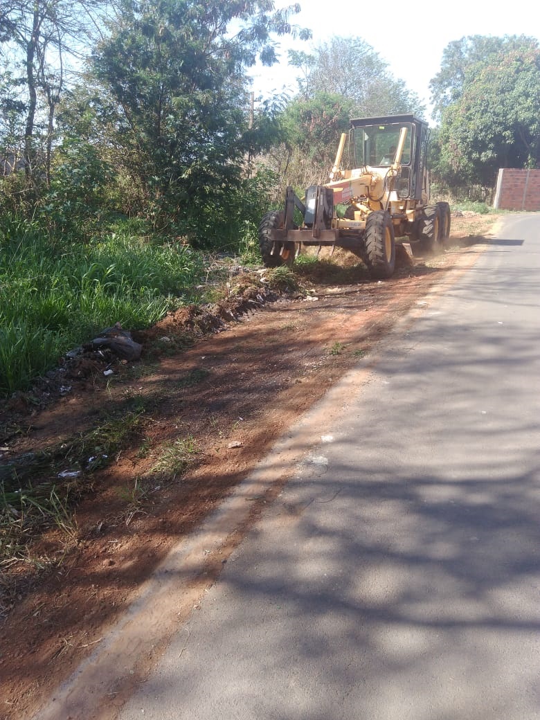 A Prefeitura de Araguari, através da Secretaria de Serviços Urbanos com auxílio da Secretaria de Obras trabalhou nesta semana na limpeza na margem divisória dos trilhos da linha férrea no Bairro São Sebastião.