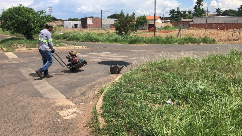 A Prefeitura de Araguari, através da Secretaria de Obras informa sobre operação tapa-buracos realizada nesta quinta-feira (31)