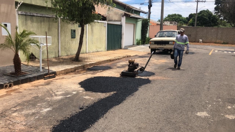 A Prefeitura de Araguari, através da Secretaria de Obras informa sobre operação tapa-buracos realizada nesta quinta-feira (31)