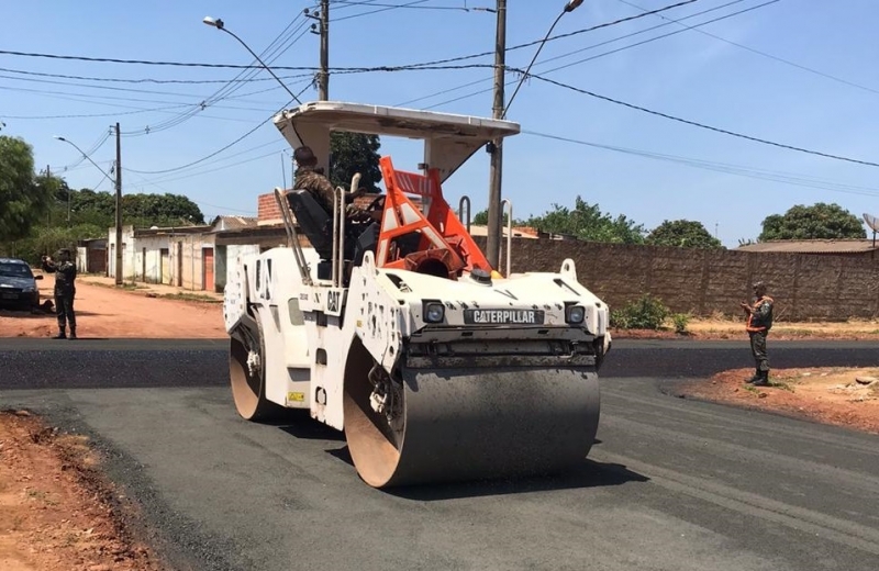 A Prefeitura de Araguari, por meio da Secretaria de Obras continua com obras de asfaltamento nas ruas do Bairro Vieno, em Araguari. Os serviços são presenciados diariamente na preparação de vias e asfaltamento em outras.