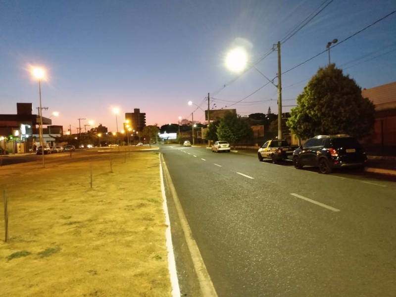 A Prefeitura de Araguari, através da Secretaria de Obras está com trabalho contínuo de troca de lâmpadas nas vias públicas em Araguari. Até a presente data foram instaladas luminárias LED’s nos seguintes endereços: