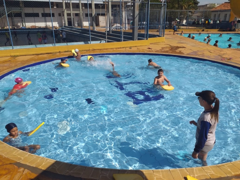 A Secretaria de Esportes continua com aulas diárias de hidroginástica e natação, o que tem proporcionado grande movimentação no Parque Aquático do Araguari Tênis Clube – ATC.