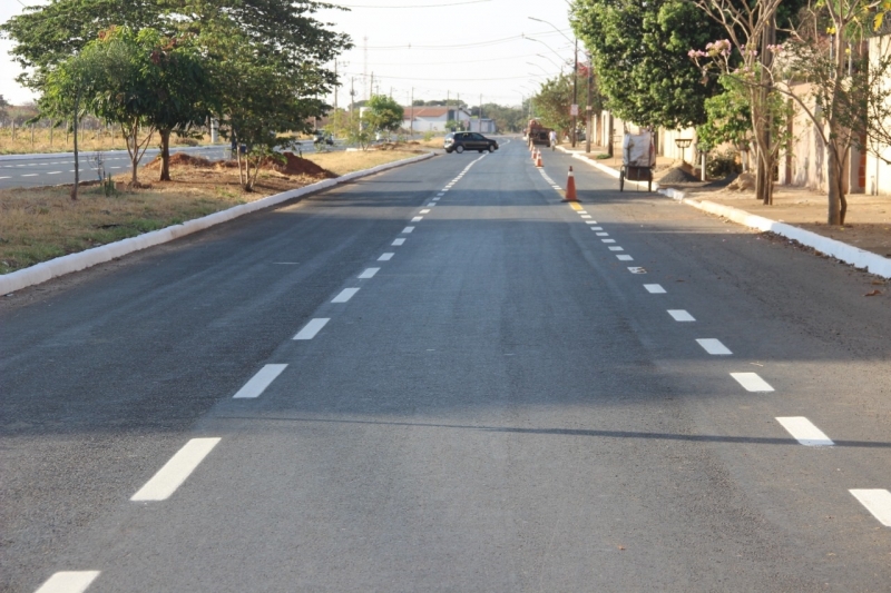 A Prefeitura de Araguari, através da Secretaria de Trânsito, Transporte e Mobilidade Urbana está finalizando toda pintura estratigráfica na Avenida Brasil.