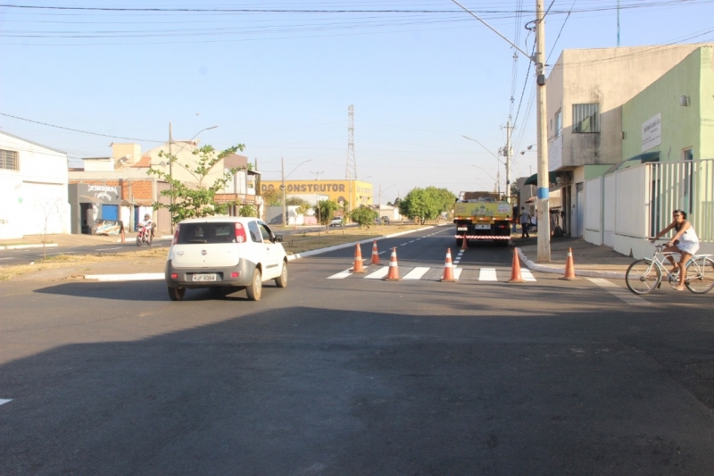 A Prefeitura de Araguari, através da Secretaria de Trânsito, Transporte e Mobilidade Urbana está finalizando toda pintura estratigráfica na Avenida Brasil.