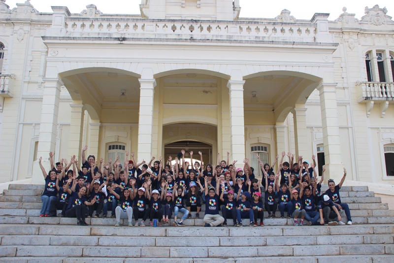 Os alunos do Colégio Nacional de Uberlândia, do 4º ano do ensino fundamental conheceram os pontos históricos/turísticos de Araguari na tarde do dia 18.