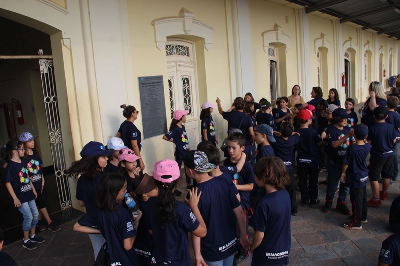 Os alunos do Colégio Nacional de Uberlândia, do 4º ano do ensino fundamental conheceram os pontos históricos/turísticos de Araguari na tarde do dia 18.