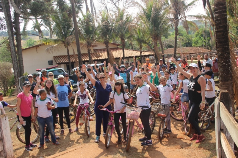 A Prefeitura de Araguari, por meio da Secretaria de Educação através do Programa de Educação Ambiental Gira Sol realizou hoje mais uma atividade alusiva ao Dia da Árvore, dentro da Semana Florestal. O destaque foi para Trilha Ecológica.