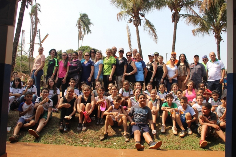 A Prefeitura de Araguari, por meio da Secretaria de Educação através do Programa de Educação Ambiental Gira Sol realizou hoje mais uma atividade alusiva ao Dia da Árvore, dentro da Semana Florestal. O destaque foi para Trilha Ecológica.