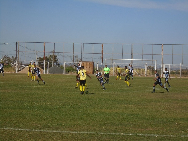 A Prefeitura de Araguari, em parceria com a Liga Araguarina de Futebol convida os amantes do esporte amador para prestigiar a fase semifinal do Campeonato Interbairros 2019.