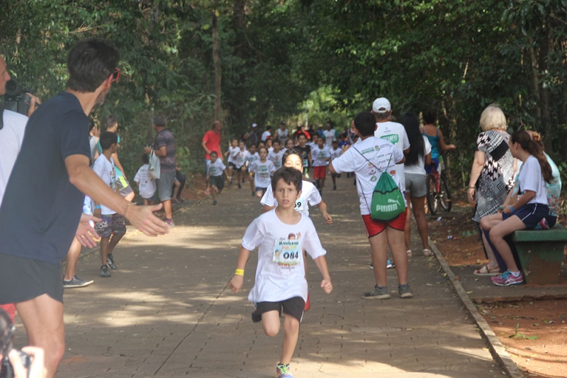 A Prefeitura de Araguari, realizará através da organização da Secretaria de Políticas Sobre Drogas, no mês outubro mais uma edição da já tradicional corrida infantil ao redor do Bosque John Kennedy.