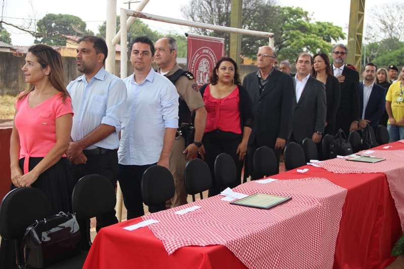 Na manhã de hoje (26), o Prefeito Marcos Coelho participou de uma audiência pública criada pelo Projeto “Comissão de Segurança nas Escolas”. O evento aconteceu nas dependências da Escola Estadual José Carneiro da Cunha, Bairro São Sebastião.