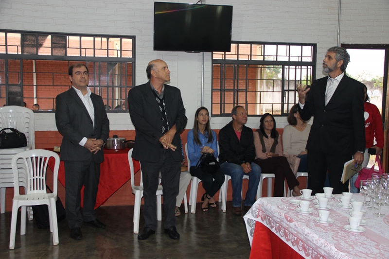 Na manhã de hoje (26), o Prefeito Marcos Coelho participou de uma audiência pública criada pelo Projeto “Comissão de Segurança nas Escolas”. O evento aconteceu nas dependências da Escola Estadual José Carneiro da Cunha, Bairro São Sebastião.