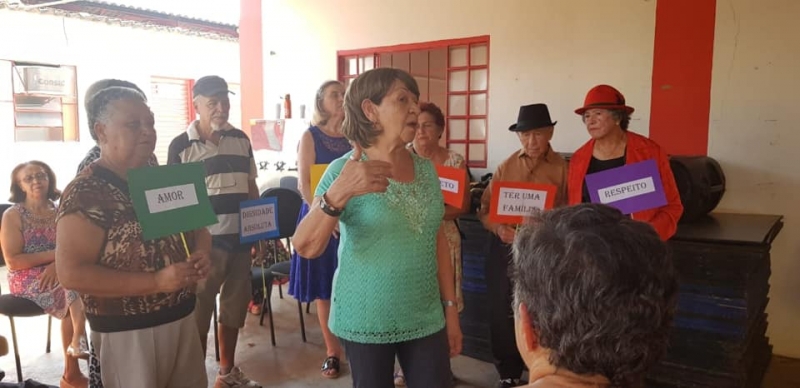 A convite do Capitão Fabrício Silva Araújo - Comandante da 2ª Companhia do Corpo de Bombeiros, os idosos usuários do Centro de Convivência do Idoso realizaram uma apresentação teatral “O Estatuto do Idoso”, para a corporação de Bombeiros.