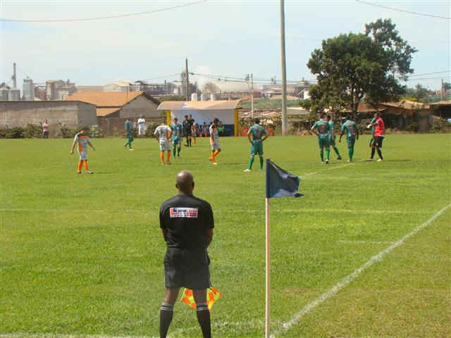 A Prefeitura de Araguari, em parceria com a Liga Araguarina de Futebol estará no domingo (29), definindo os finalistas do Campeonato Interbairros 2019.