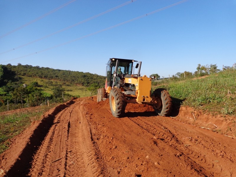 Prefeitura de Araguari inicia semana com reparos na zona rural de município