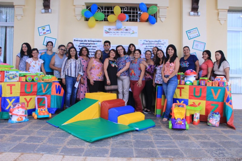 Prefeitura de Araguari entrega brinquedos pedagógicos para os CMEI’s