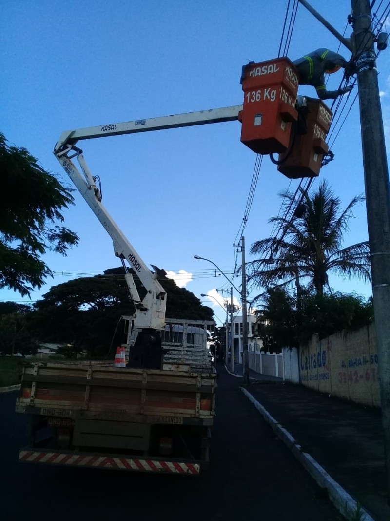 Prefeitura reinicia manutenção na iluminação pública em Araguari