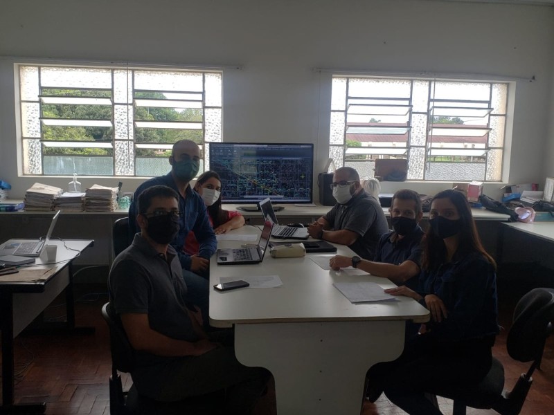 Equipe técnica da Secretaria de Obras faz análise de projeto de drenagem