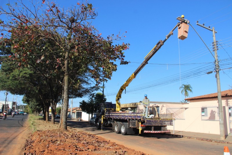 Prefeitura de Araguari segue implantando lâmpadas de LED no perímetro urbano, distritos e comunidades rurais do município