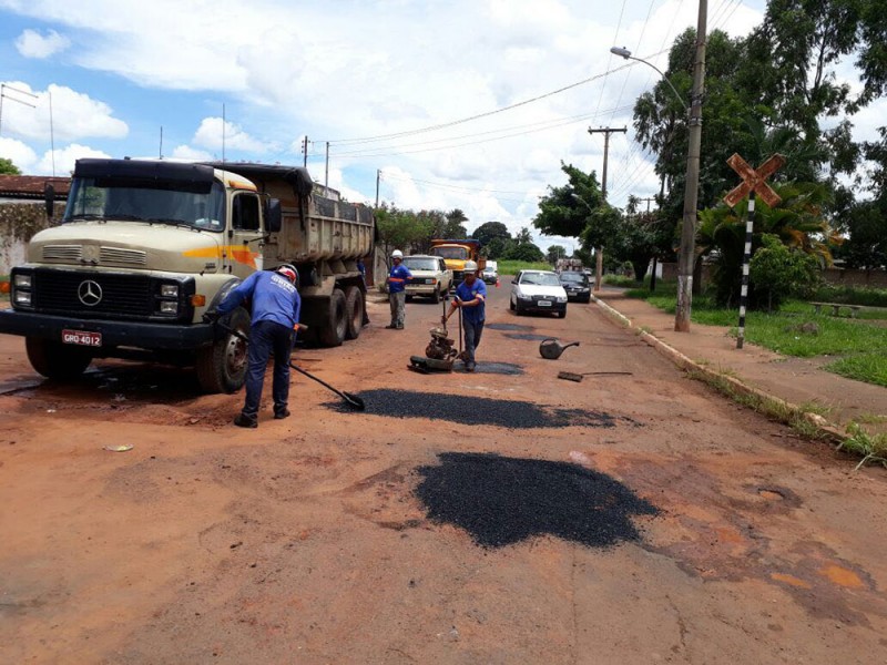 Prefeitura de Araguari intensifica operação tapa buraco