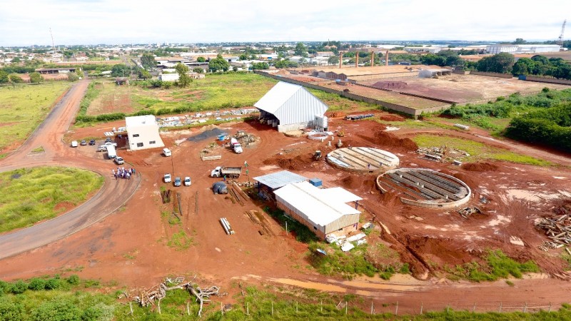 Comitiva liderada pelo Prefeito Marcos Coelho visita obras de construção da empresa GR Classificações