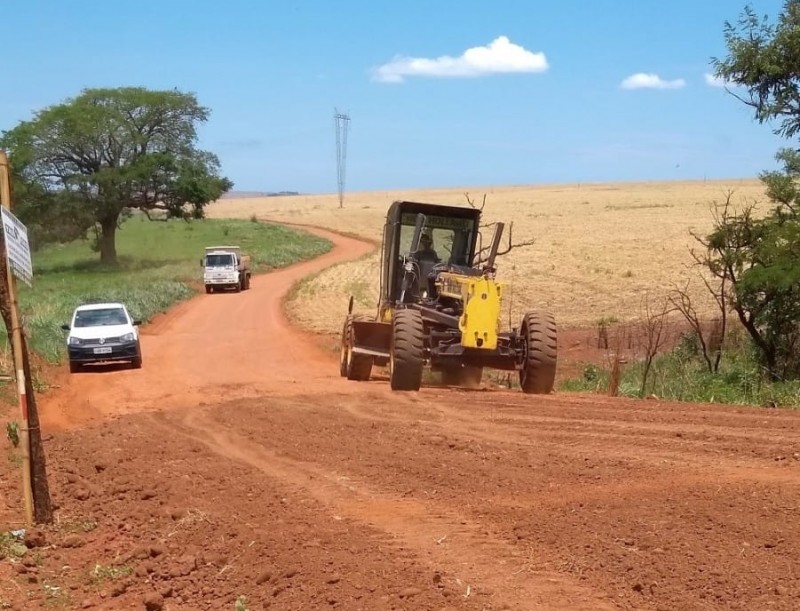 Prefeitura mantém cronograma de serviços nas estradas rurais do município