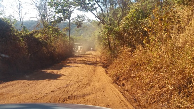 Secretaria de Obras iniciou a semana com várias equipes trabalhando na zona rural do município