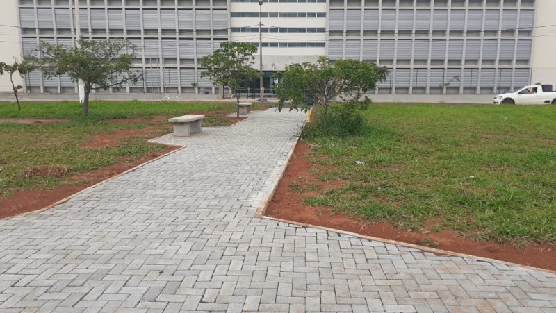 Prefeitura finaliza obra de urbanização da praça da Justiça