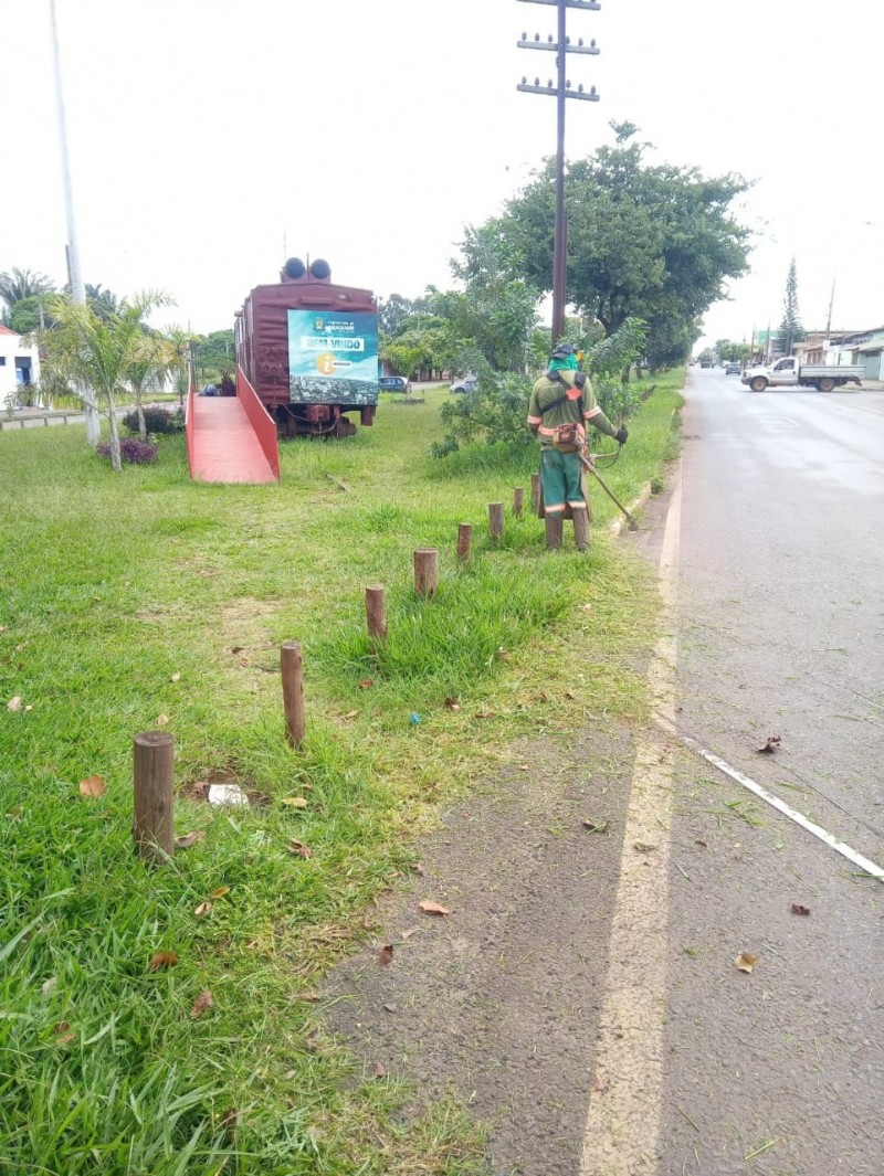 PREFEITURA DE ARAGUARI ENCERRA A SEMANA COM VÁRIOS SERVIÇOS NA ÁREA DE LIMPEZA PÚBLICA