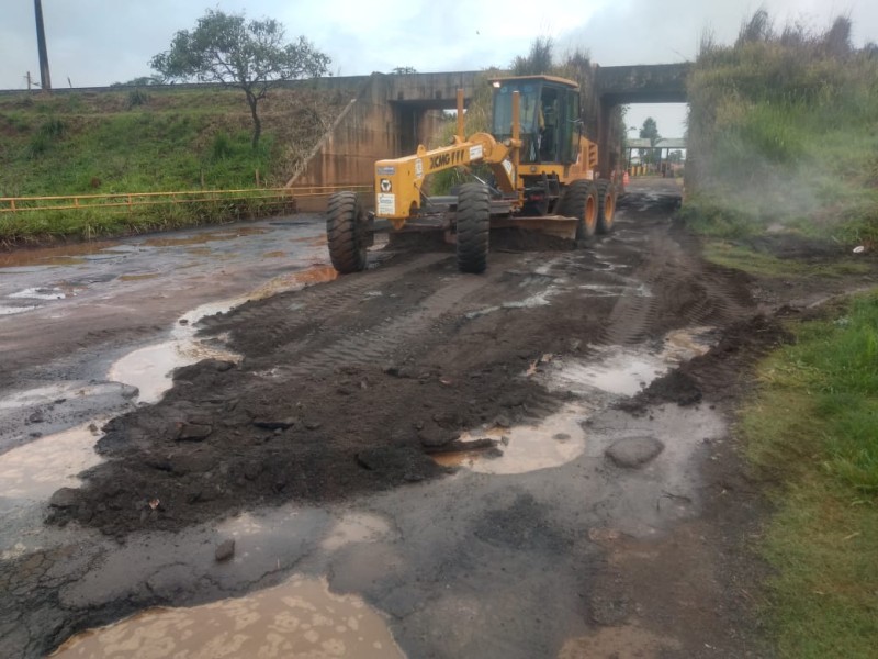 Secretaria de Obras trabalha em pontos castigados pela chuva na zona rural